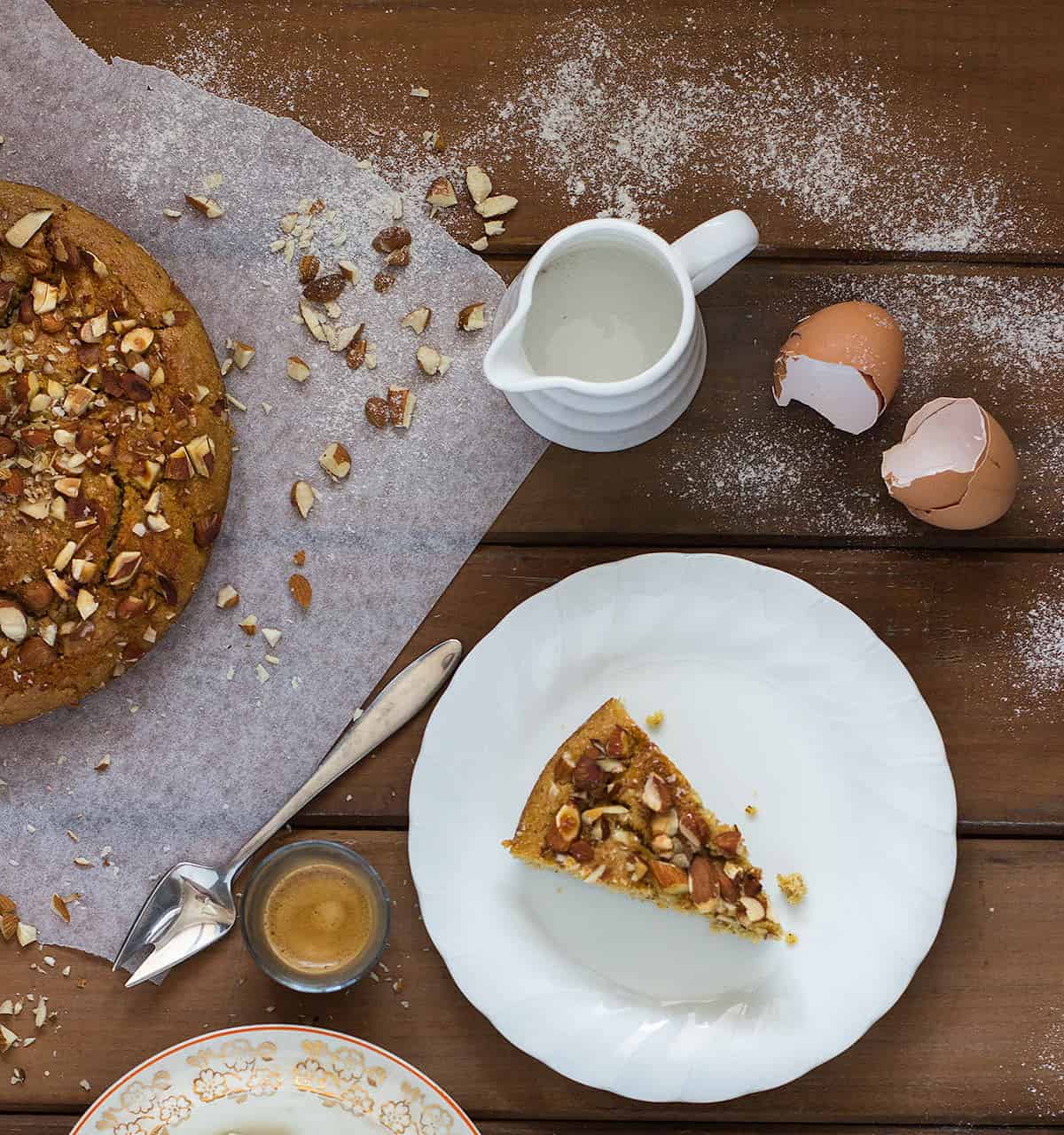 apple & almond breakfast cake