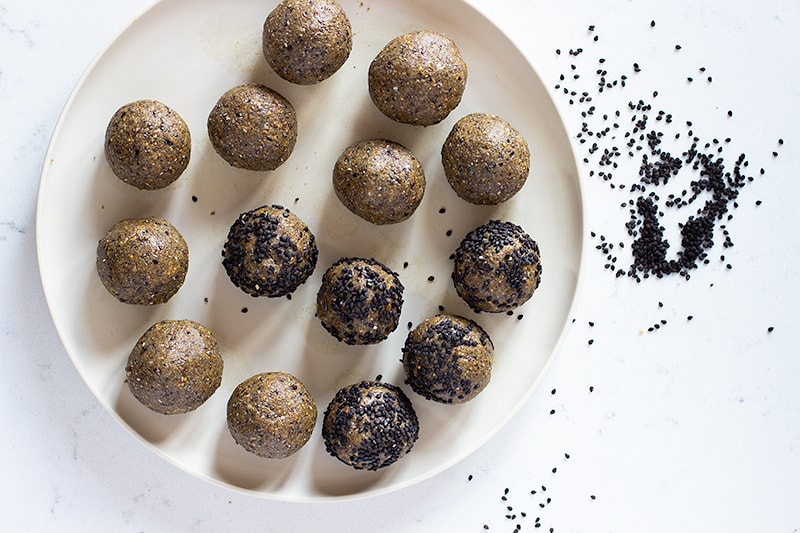 one-handed healthy bone bliss balls recipe | Jessica Cox
