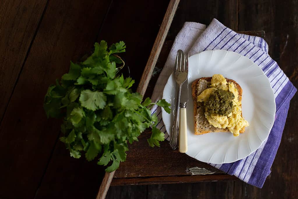 pesto scrambled eggs recipe | Jessica Cox